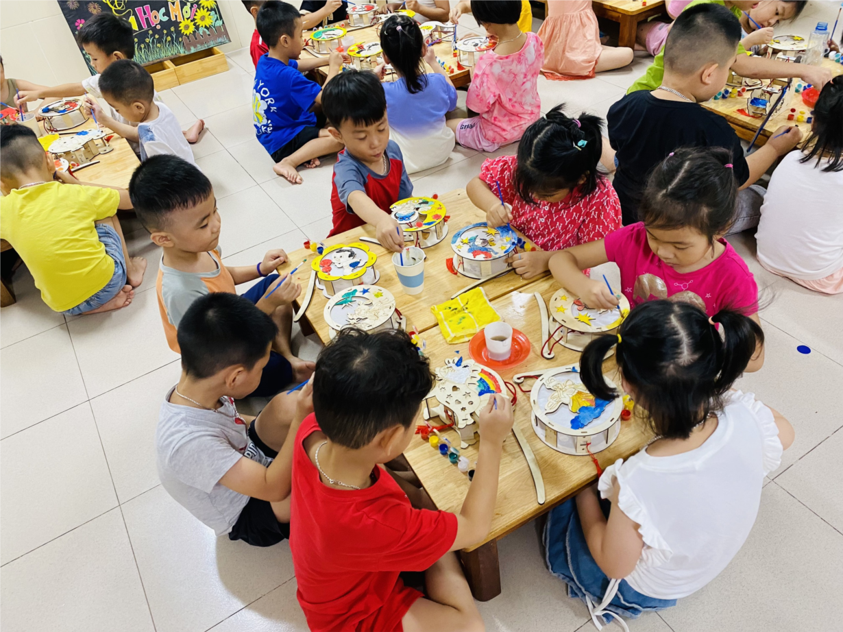 Alvin1 với hoạt động trong tuần Hôi  Tổng kết Trung thu trong mắt em  Bé trang trí đèn lồng